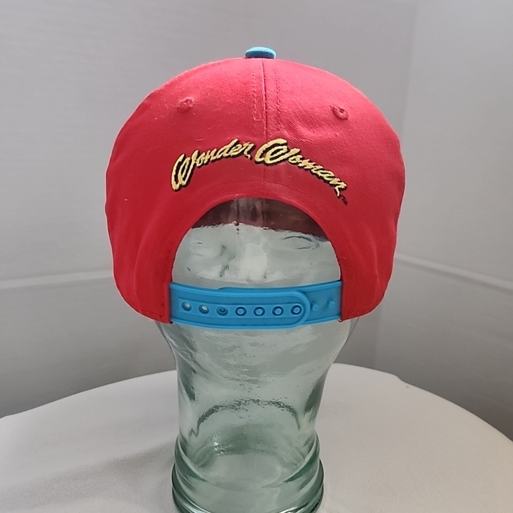 DC Comics Vibrant Red Cap - Picture 6 of 9